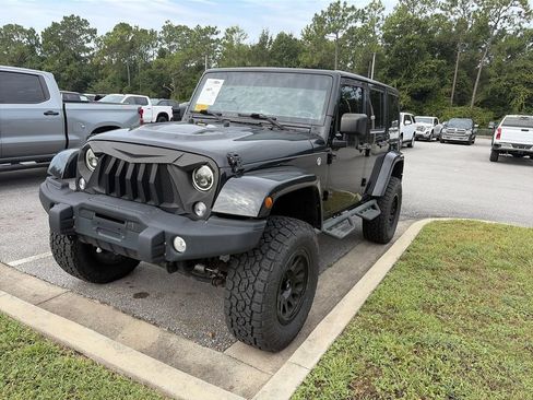 Used 2016 Jeep Wrangler Unlimited Sahara AWD/4WD image 2