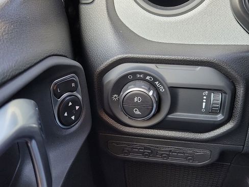 Used 2024 Jeep Gladiator Sport image 13