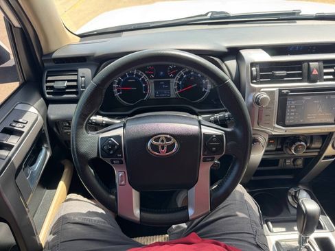 Used 2016 Toyota 4Runner SR5 AWD/4WD image 18