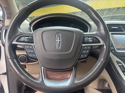 Used 2019 Lincoln Nautilus Reserve FWD image 9