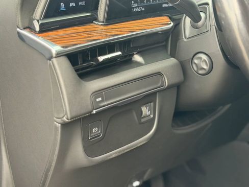 Used 2021 Cadillac Escalade ESV Premium Luxury RWD image 38