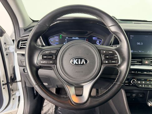 Used 2020 Kia Niro EX FWD image 11
