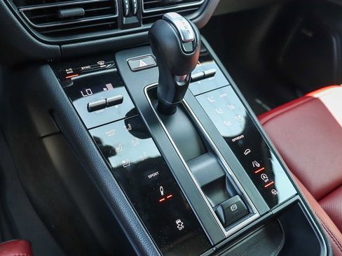 Used 2024 Porsche Macan S image 20