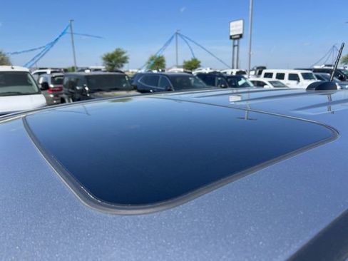 Used 2025 GMC Canyon Denali image 10