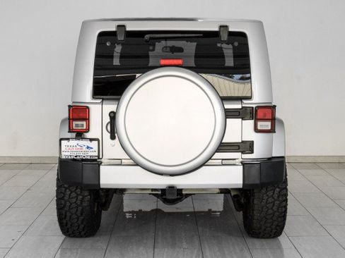 Used 2012 Jeep Wrangler Sahara AWD/4WD image 7