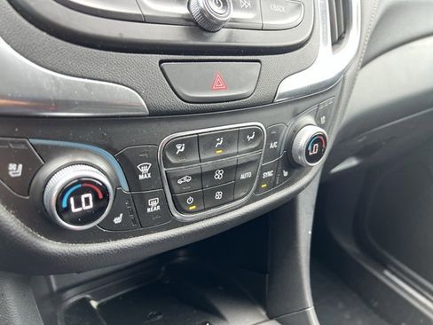 Used 2021 Chevrolet Equinox Premier FWD image 11
