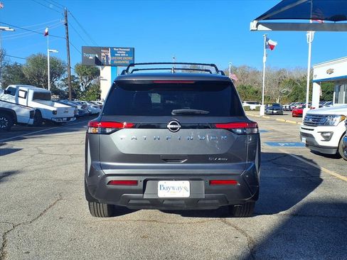 Used 2022 Nissan Pathfinder SV image 22