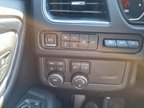 Used 2021 Chevrolet Suburban High Country AWD/4WD image 28