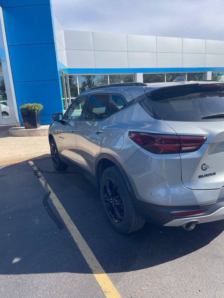 Used 2024 Chevrolet Blazer LT w/ Midnight/Sport Edition FWD image 2
