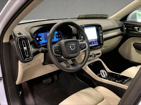 Used 2024 Volvo XC40 B5 Plus w/ Protection Package Premier AWD/4WD image 18