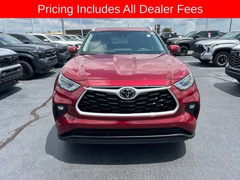 Used 2024 Toyota Highlander XLE FWD image 26