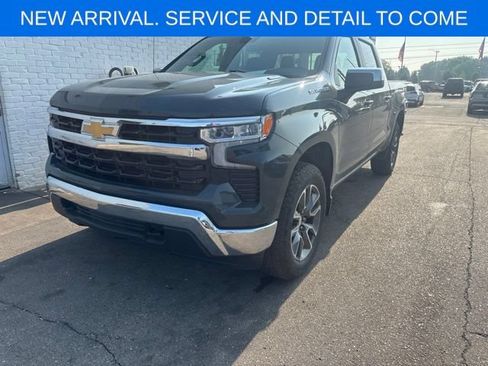 Used 2025 Chevrolet Silverado 1500 LT AWD/4WD image 2