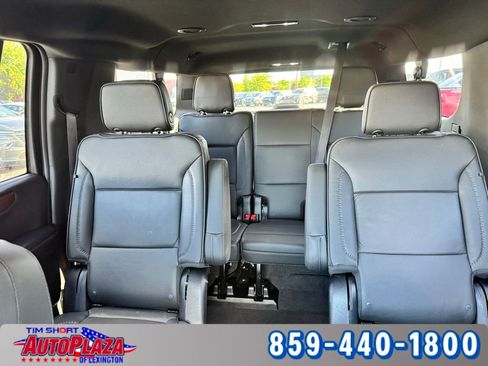 Used 2025 GMC Yukon XL Denali AWD/4WD image 34