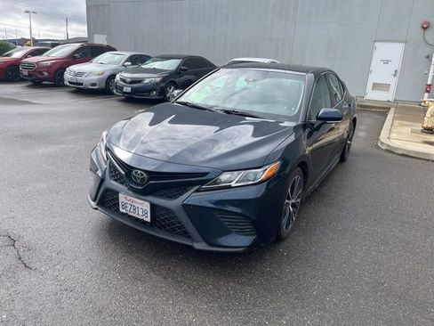 Used 2018 Toyota Camry SE w/ Audio Package image 3