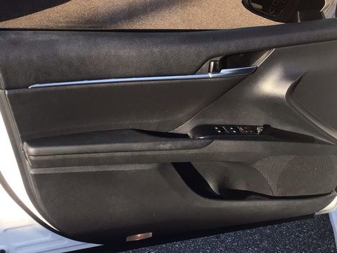 Used 2018 Toyota Camry SE image 18