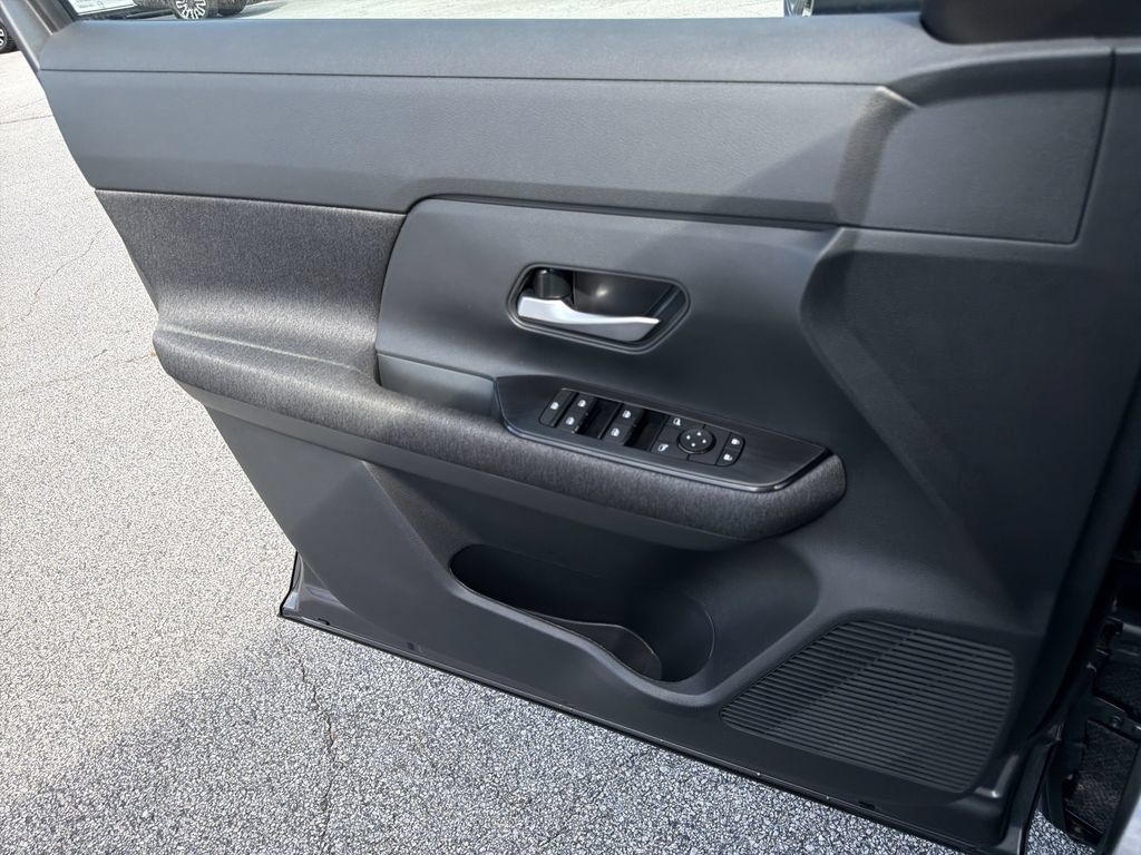 Used 2025 Nissan Kicks SV FWD image 12