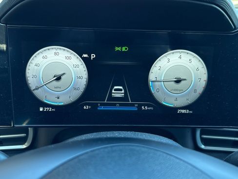 Used 2023 Hyundai Elantra SEL w/ Convenience Package image 9