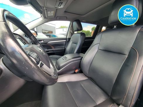 Used 2017 Toyota Highlander XLE AWD/4WD image 8