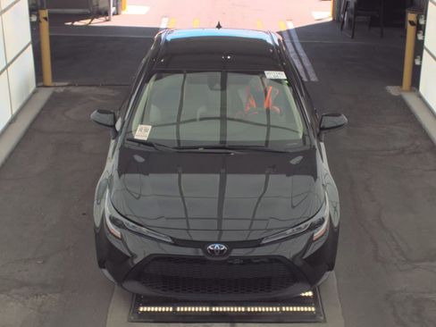Used 2022 Toyota Corolla LE image 2