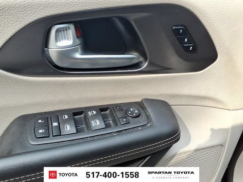 Used 2024 Chrysler Pacifica Touring-L FWD image 16