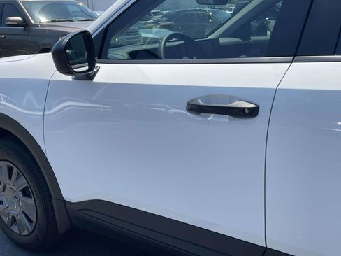 Used 2025 Nissan Kicks S AWD/4WD image 30