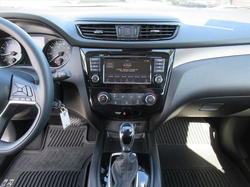 Used 2020 Nissan Rogue Sport S image 20