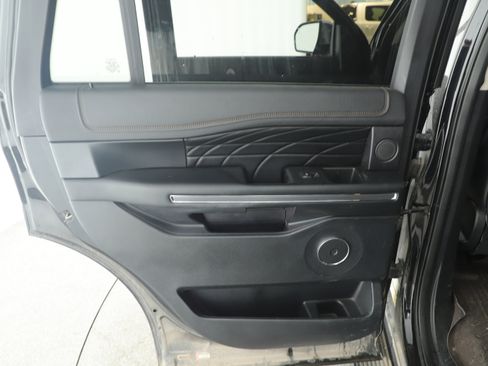 Used 2019 Ford Expedition Platinum image 10