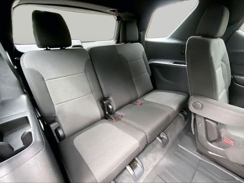 Used 2022 Chevrolet Traverse LT FWD image 29