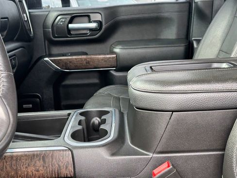 Used 2022 GMC Sierra 2500 Denali w/ Denali Black Diamond Edition image 10