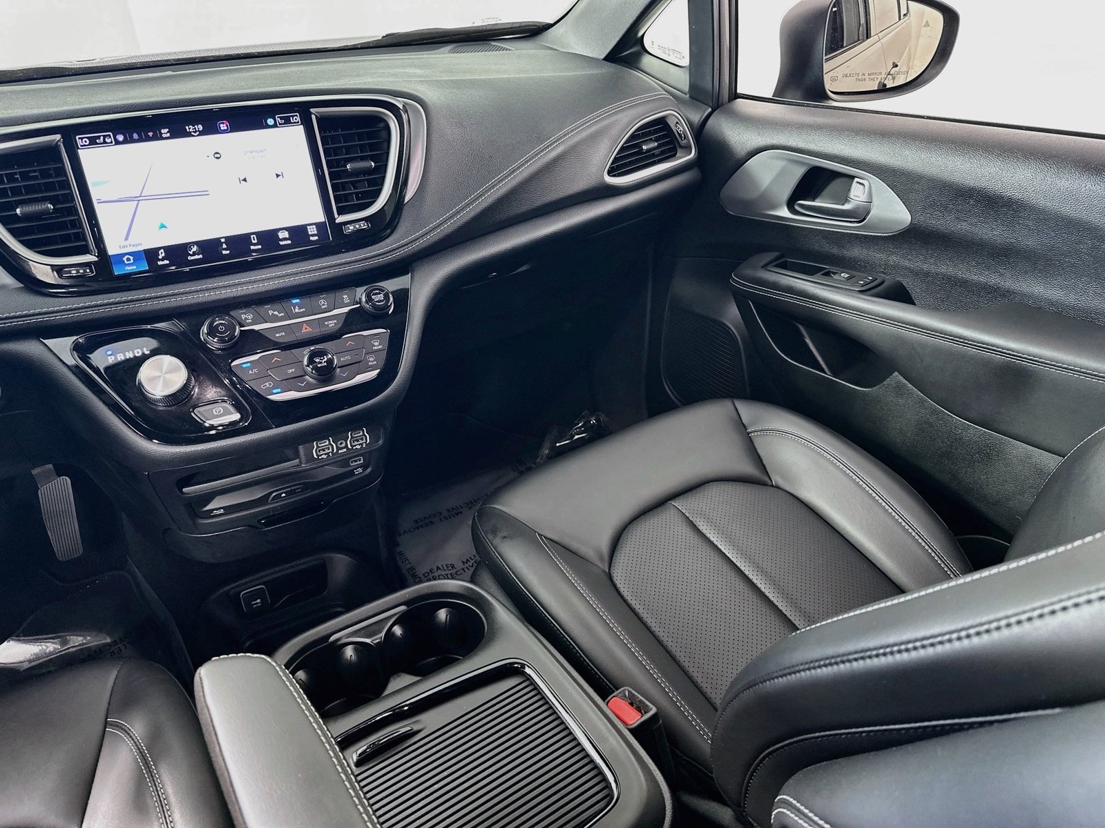 Used 2023 Chrysler Pacifica Touring-L w/ Uconnect Theater Family Group FWD image 23