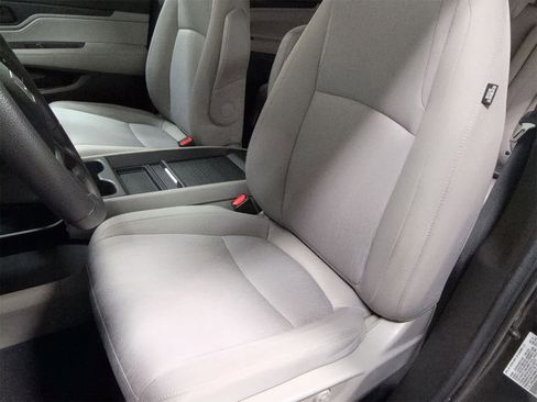 Used 2019 Honda Odyssey EX image 17