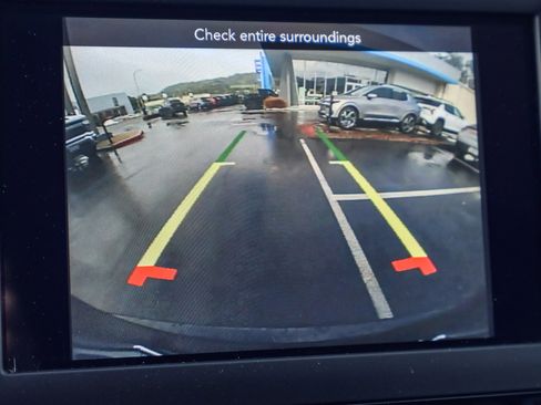 Used 2018 Chrysler Pacifica Touring Plus image 5