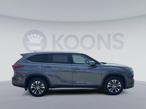 Used 2022 Toyota Highlander XLE image 17