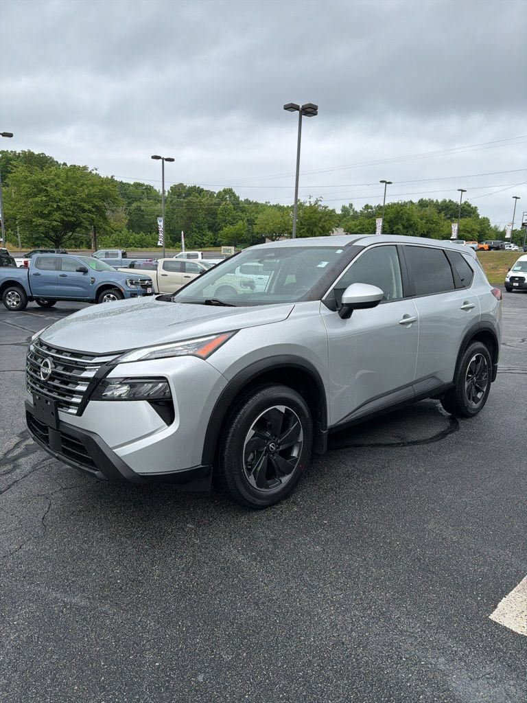 Used 2024 Nissan Rogue SV AWD/4WD image 3