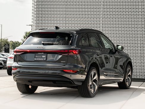 Used 2025 Audi Q6 e-tron Premium Plus w/ Premium Plus AWD/4WD image 4