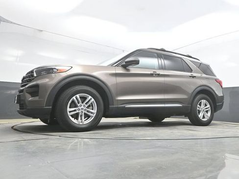 Used 2021 Ford Explorer XLT AWD/4WD image 30