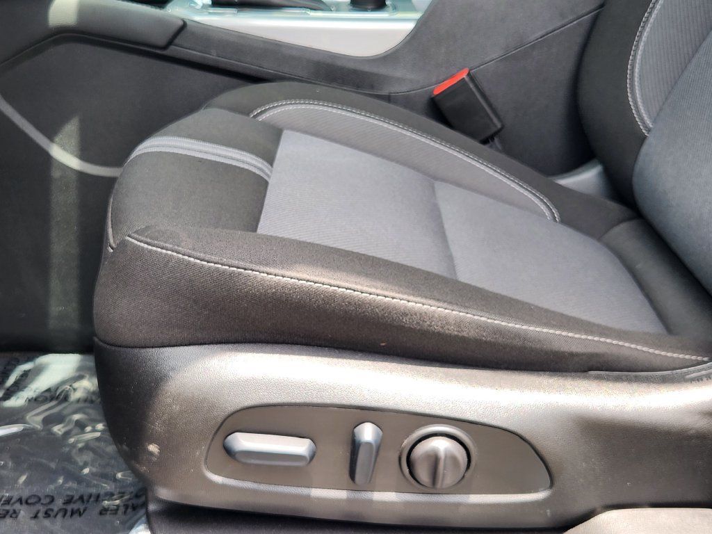 Used 2025 Chevrolet Blazer LT FWD image 23
