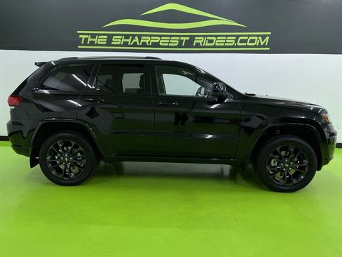 Used 2021 Jeep Grand Cherokee Altitude AWD/4WD image 11