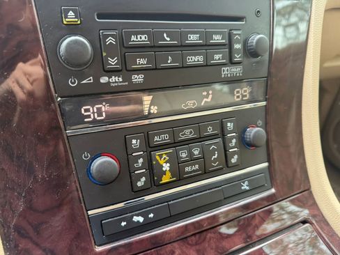 Used 2013 Cadillac Escalade Luxury RWD image 20