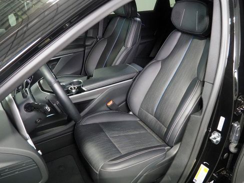 Used 2025 Cadillac Lyriq Luxury image 14