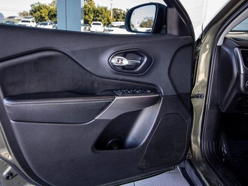 Used 2019 Jeep Cherokee Latitude Plus image 22