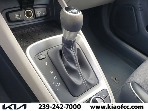 Used 2023 Hyundai Venue Limited w/ Cargo Package image 28