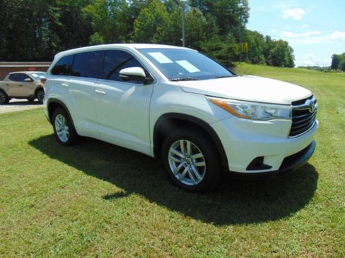 Used 2016 Toyota Highlander LE FWD image 30