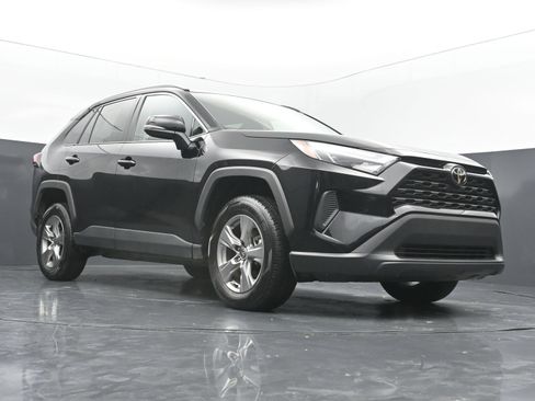 Used 2025 Toyota RAV4 XLE FWD image 41