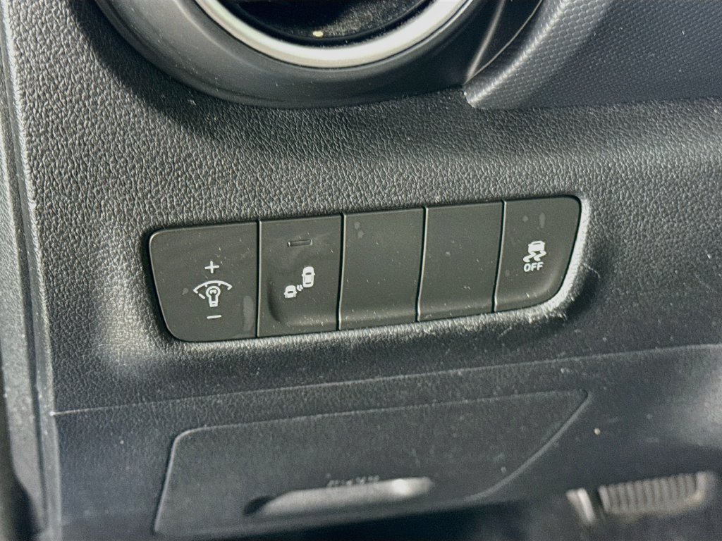 Used 2018 Hyundai Kona SEL FWD image 11