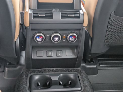 New 2026 Land Rover Defender 130 X-Dynamic SE AWD/4WD image 25