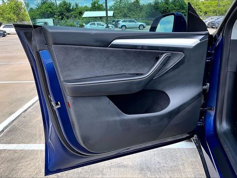 Used 2025 Tesla Model Y Long Range RWD image 21