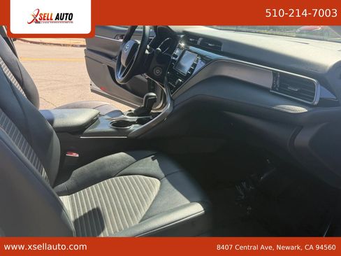 Used 2020 Toyota Camry SE FWD image 8