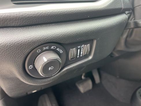 New 2026 Chrysler Pacifica Select image 14