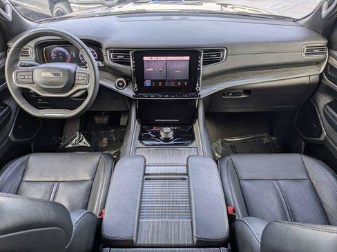 Certified 2024 Jeep Wagoneer Series II AWD/4WD image 17